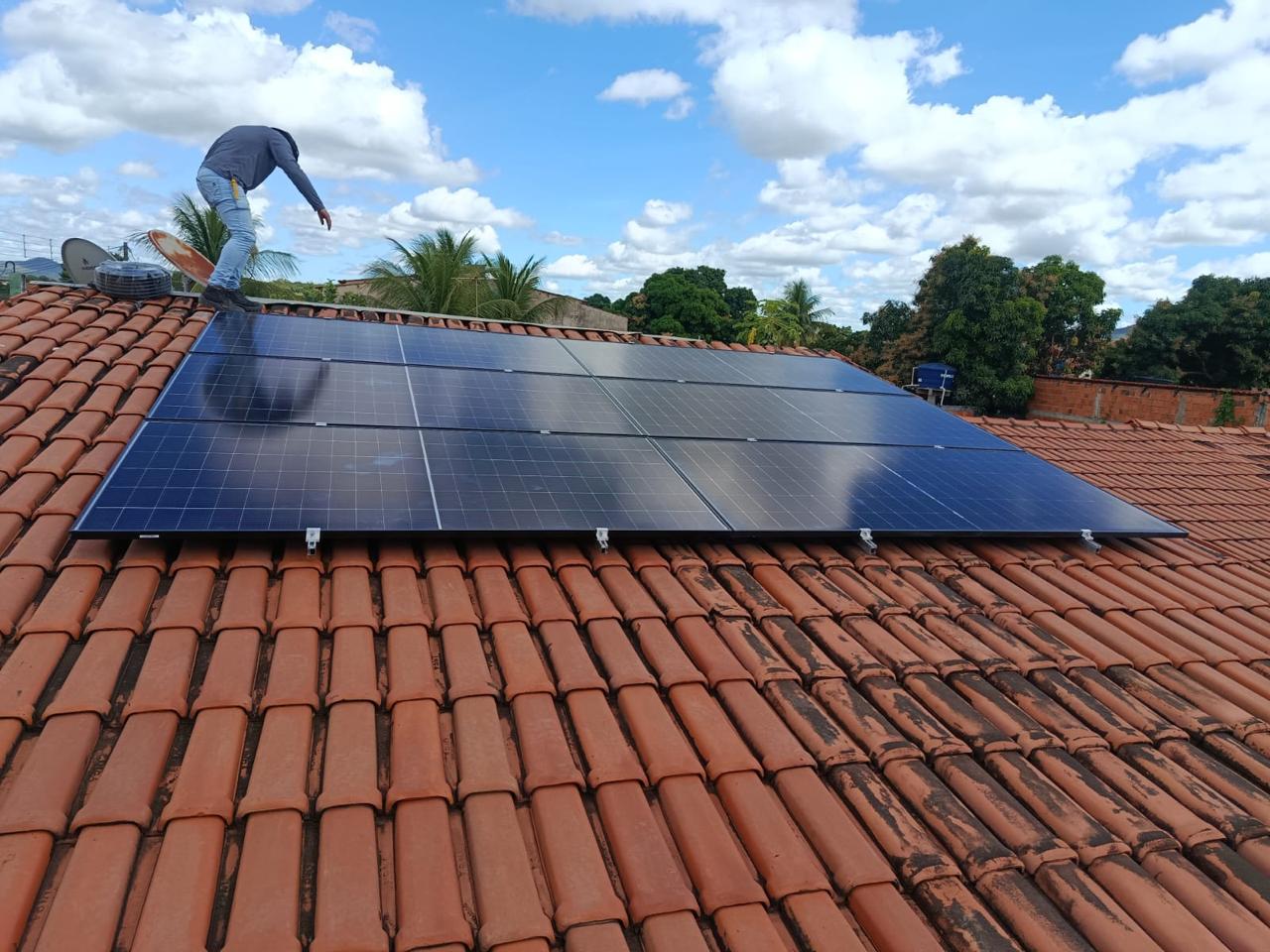 Instalação solar residencial — Brasília DF